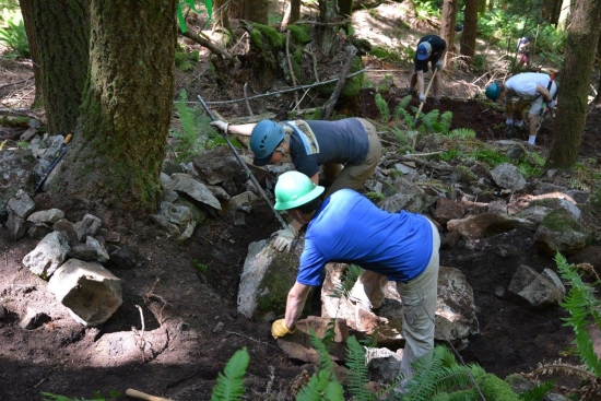 Volunteers at Gold Bar Boulders. Photo by Mike Morin, Access Fund. 
